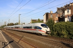 406 052 ist als ICE 226 International von Frankfurt/M nach Utrecht C in Düsseldorf-Oberbilk unterwegs. (29.09.2013) <i>Foto: Wolfgang Bügel</i>