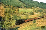 Durch das farbenfrohe herbstliche Lquitztal fährt 95 0010 mit Ng 66483 bei Unterloquitz. (12.10.1977) <i>Foto: Wolfgang Bügel</i>