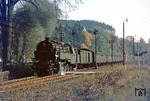Mit P 18004 nach Saalfeld am Haken verlässt 95 0027 den Bahnhof Sonneberg-Nord. (15.10.1977) <i>Foto: Wolfgang Bügel</i>