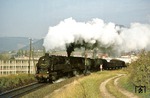 Nach dem Kopfmachen im Bahnhof Rauenstein (und der verpatzten Flamme) legten 95 0014 und 95 0027 anchließend diese Bilderbuchausfahrt vor Dg 54445 nach Sonneberg hin. (16.10.1977) <i>Foto: Wolfgang Bügel</i>