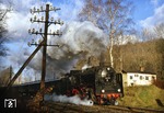 62 015 passiert den Schrankenposten 21 auf der Strecke Eisenach - Meiningen bei Oberrohn. (05.12.1990) <i>Foto: Wolfgang Bügel</i>