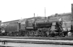Lok 58 1585 (Schichau, 1921) in einem unbekannten Bahnbetriebswerk. Dahinter steht 58 1226. (1930) <i>Foto: Slg. Will A. Reed</i>