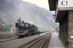 01 059 (Bw Trier) ist mit E 826 (Koblenz - Trier) im Bahnhof Cochem eingetroffen. (30.08.1965) <i>Foto: Robin Fell</i>