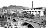 74 849 vom Bw Lennep vor P 1079 auf der Wupperbrücke in Wuppertal-Rauenthal. Als Vergleichsaufnahme bietet sich ein Blick auf das gleiche Motiv 78 Jahre später an (vgl. Bild-Nrn. 16389 oder 17178. (08.08.1935) <i>Foto: DLA Darmstadt (Bellingrodt)</i>