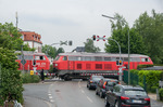 225 024 und 225 018 passieren den BÜ "Ardeyer Straße" am Bahnhof Ardey (Fröndenberg). (31.05.2012) <i>Foto: Joachim Schmidt</i>