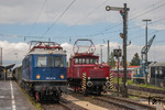 118 047 neben der frisch hauptuntersuchten E 63 02 im Bahnhof Nördlingen. (14.04.2014) <i>Foto: Joachim Schmidt</i>