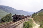 Durch die Weinberge vor Bullay kommt 044 670 (44 1668 des Bw Koblenz-Mosel) mit einem Kohlezug nach Dillingen gefahren. (02.07.1971) <i>Foto: Robin Fell</i>