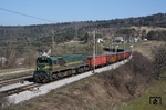SZ 664-105 mit einem Güterzug aus Borovnica bei Rakek. (12.03.2014) <i>Foto: Stefan Jurasovits   </i>