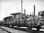Diese illustere Sammlung eines Bauunternehmens auf einem Rungenwagen traf der Fotograf im Rangierbahnhof von Seddin an. (1938) <i>Foto: RVM (Böhl)</i>
