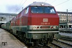 Die beim Bw Kempten stationierte 232 001-8 verlässt mit einem Schnellzug in Richtung Allgäu den Münchener Hauptbahnhof. (15.06.1970) <i>Foto: Wolfgang Bügel</i>
