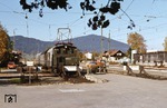 169 002 ist mit N 6609 aus Murnau in Oberammergau eingetroffen. (17.10.1977) <i>Foto: Peter Schiffer</i>