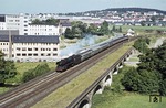 Einen Tag nach dem Dieselschock (vgl. Bild-Nr. 18745) wurde E 1648 wieder planmäßig mit einer 01 bespannt. 001 088 fährt mit dem Eilzug nach Bamberg über die Saalebrücke bei Hof-Moschendorf. (19.07.1971) <i>Foto: Wolfgang Bügel</i>