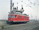 Turmtriebwagen "6211 Esn" (WMD, Baujahr 1958) bei Oberleitungsarbeiten an östlichen Bahnhofskopf von Essen Hbf. (1965) <i>Foto: Willi Marotz</i>
