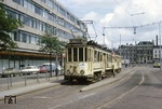Triebwagen 68 vom Typ "Buitenlijner" - speziell für die Überlandstrecken nach Delft und Leiden beschafft - an der damaligen Endhaltestelle "Turfmarkt" der Überlandlinien in Den Haag. (07.1964) <i>Foto: Robin Fell</i>