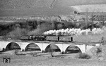 Über die Tauberbrücke bei Weikersheim dampft 051 795 mit Ng 64572 nach Lauda. (22.02.1975) <i>Foto: Burkhard Wollny</i>
