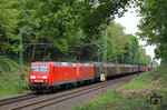 Als einzige planmäßige Doppeltraktion über die Wupperstrecke fährt der nur montags verkehrende EZ 51170 von Hagen-Vorhalle nach Gremberg, hier mit 145 043 und 145 073 bei Leichlingen. (05.05.2014) <i>Foto: Joachim Bügel</i>