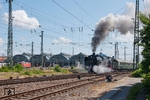 Die imposanten Bahnhofshallen von Karlsruhe passiert 01 118 mit ihrem Zug nach Neustadt. (31.05.2014) <i>Foto: Joachim Schmidt</i>