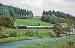 An der Zschopau bei Warmbad rollt 86 1001 mit dem DMV-Sonderzug zum "Tag des Eisenbahners" entlang. (11.06.1978) <i>Foto: Wolfgang Bügel</i>