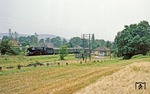 Mit P 3809 (Dresden - Görlitz) ist 03 2096 im Haltepunkt Weikersdorf zwischen Arnsdorf und Bischofswerda eingetroffen. (12.08.1978) <i>Foto: Wolfgang Bügel</i>