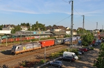 Durch den Solinger Hauptbahnhof fährt Hectorrail 242 504 mit dem umgeleiteten DGS 42710 aus Ehrang. (12.06.2014) <i>Foto: Joachim Bügel</i>