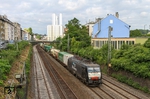 Nochmals einer der vielen Umleitergüterzüge, diesmal ERS ES 64 F4-208 (E 189 208) mit einem DGS in Wuppertal-Barmen. (14.06.2014) <i>Foto: Joachim Bügel</i>