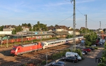 Mit 101 088 vor dem umgeleiteten EC 6 (Zürich - Hamburg-Altona) in Solingen beenden wir die Umleitungsserie. Die Bahn benötigte eine Woche, bis die wichtigsten Hauptstrecken in NRW nach dem Sturmtief "Ela" wieder befahrbar waren. (12.06.2014) <i>Foto: Joachim Bügel</i>
