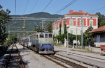 HZ 1061 012 mit B 481 Richtung Rijeka im Bahnhof Opatija Matulji nahe der ehemaligen k.u.k-Landesgrenze zwischen Österreich und Ungarn. (21.08.2011) <i>Foto: Stefan Jurasovits   </i>