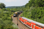 MRCE ES 64 F4-086 (189 986) begegnet einer 111 mit RE 59126 bei Donauwörth-Wörnitzstein. (18.06.2014) <i>Foto: Joachim Bügel</i>