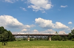 Über die Wörnitzbrücke bei Donauwörth rollen 402 036 - und der im Bild nicht mehr sichtbare 402 001 - als ICE 537/587 (Bremen/HH-Altona - München). (18.06.2014) <i>Foto: Joachim Bügel</i>