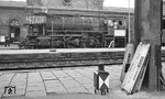 Stilleben im Bahnhof Lauda mit 023 058 vor N 7543 nach Crailsheim. (27.09.1975) <i>Foto: Burkhard Wollny</i>