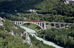 SZ 814-114 und 813-114 als Zug LP 4296 Richtung Jesenice auf dem Solkan-Viadukt bei Solkan, nahe Nova Gorica (Görz Staatsbf). (11.08.2011) <i>Foto: Stefan Jurasovits   </i>