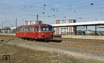 Auf Personalfahrt ist der letzte Kölner Schienenbus am Haltepunkt Geldernstr./Parkgürtel unterwegs. (25.03.1981) <i>Foto: Peter Schiffer</i>