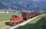 Lok D 9 (O&K, Baujahr 1967) der Zillertalbahn mit einem Rollbockzug bei Strass. (23.08.1982) <i>Foto: Peter Schiffer</i>