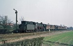 Am Blocksignal von Bentlage rollt 042 202 mit Ng 17510 vorbei. (27.03.1974) <i>Foto: Wolfgang Bügel</i>