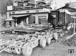 Die Papierfabrik verfügte über zwei weitere Absetzgleise, über die der hier stehende Om-Wagen "Ludwigshafen 35632" mit Stammholz bereitgestellt wurde. (1942) <i>Foto: RVM</i>
