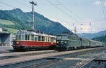 ÖBB 1042.06 begegnet mit D 215 im Bahnhof Rottenmann (nahe Selzthal) den auf Sonderfahrt befindlichen "Gläsernen Zug" 491 001. (04.06.1971) <i>Foto: Wolfgang Bügel</i>