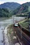 Der "Gläserne Zug" fährt am Ennsufer bei Kleinreifling in Oberösterreich vorbei. (16.06.1973) <i>Foto: Wolfgang Bügel</i>