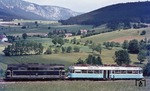 In Höhe der Haltestelle Ober Höflein auf der Strecke Wr. Neustadt - Puchberg/Schneeberg benötigte der "Gläserne Zug" die Traktionshilfe der ÖBB 2143.02. (15.06.1973) <i>Foto: Wolfgang Bügel</i>