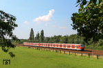 420 433 und 420 418 als S 31527 nach Düsseldorf Hbf bei Langenfeld-Berghausen. (23.07.2014) <i>Foto: Joachim Bügel</i>