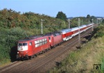 103 129 und eine unbekannte 120 befördern den CNL 482 bei Petershausen auf dem Weg nach Nürnberg. (19.08.1999) <i>Foto: unbekannt</i>