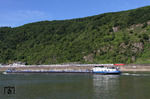 Begegnung zwischen IC 2216 und einem Frachtschiff auf dem Rhein bei Hirzenach. (07.06.2014) <i>Foto: Joachim Bügel</i>
