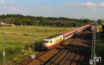 Und noch die "rheinische Variante" des 103er Umlaufs: 103 235 mit IC 118 nach Münster bei Langenfeld-Mehlbruch.  (16.07.2014) <i>Foto: Joachim Bügel</i>