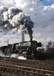 052 899-2 (50 2899) vom Bw Köln-Eifeltor verlässt den Güterbahnhof von Brühl (b. Bonn) mit einem Güterzug nach Bickendorf. (10.03.1971) <i>Foto: Peter Schiffer</i>