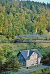 Auf dem Streckenabschnitt zwischen Steinach und Lauscha ist 95 0016 mit P 18004 unterwegs. (07.10.1978) <i>Foto: Wolfgang Bügel</i>