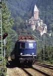 118 048-8 vor E 2658 vor Burg Zwingenberg am Neckar. (03.09.1980) <i>Foto: A. Wagner</i>