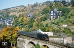 Über das 93 m lange Stadtviadukt in Lauscha fährt 95 0016 mit P 18004 nach Saalfeld aus.  (07.10.1978) <i>Foto: Wolfgang Bügel</i>