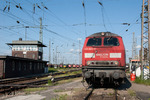 225 020 ergänzt ihre Dieselvorräte im Bw Oberhausen West. (27.05.2012) <i>Foto: Joachim Schmidt</i>