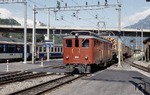 De 4/4 Nr 913 fährt mit einem Güterzug in den Bahnhof Interlaken Ost ein. (14.06.1991) <i>Foto: Ulrich Neumann</i>