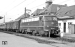 110 344 mit einem Eilzug von München nach Mittenwald im Bahnhof Garmisch-Partenkirchen. (27.08.1968) <i>Foto: Frank Lüdecke</i>