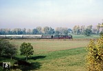 Diesmal aus Doppelstockwagen gebildet, rollt 01 2114 mit P 8433 nach Magdeburg durch die Herbstlandschaft bei Halberstadt. (10.10.1978) <i>Foto: Wolfgang Bügel</i>